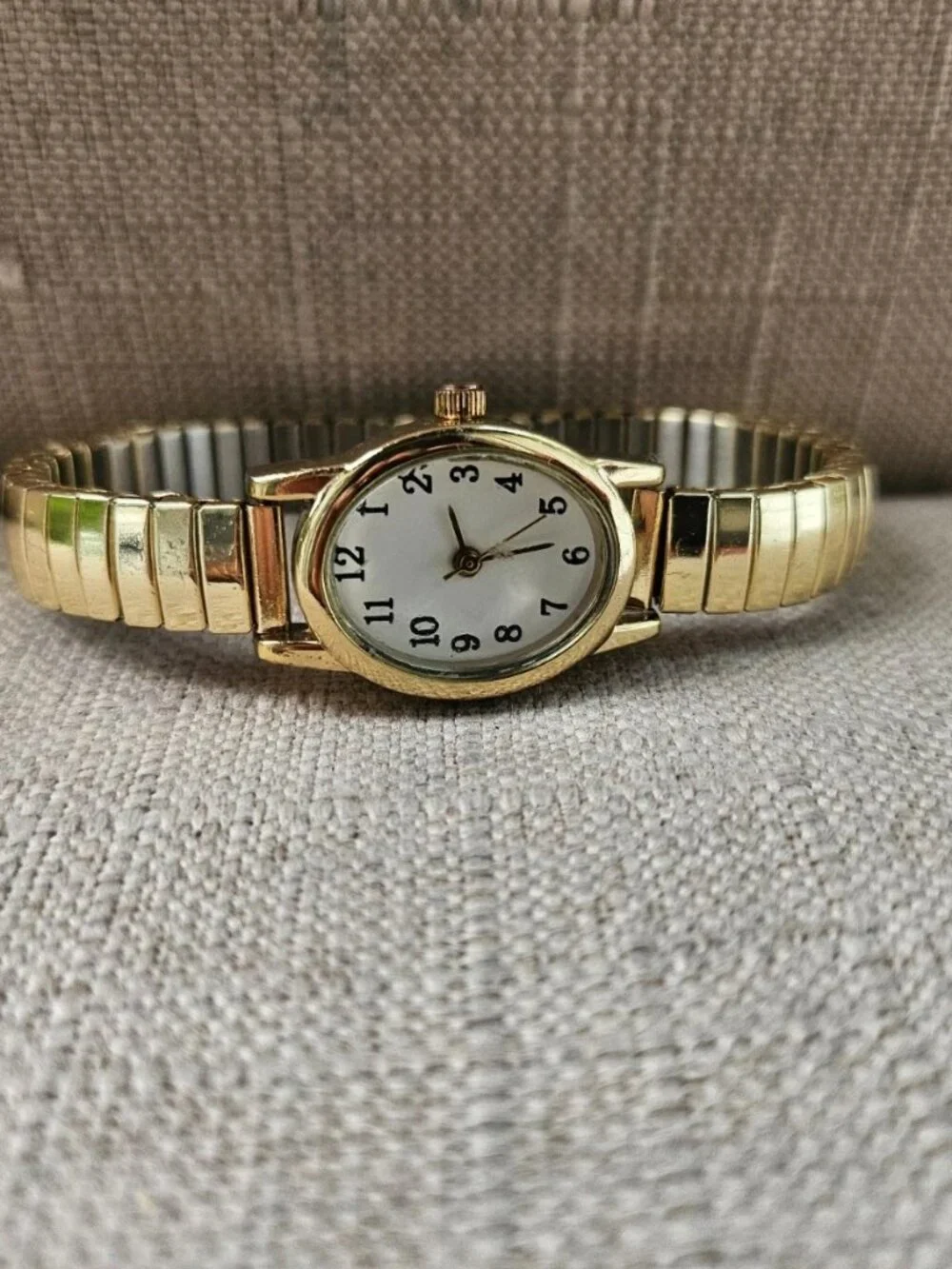 Women Wristwatch Fashion Gold Tone Quartz Analog Stretchable Metal Band Watch